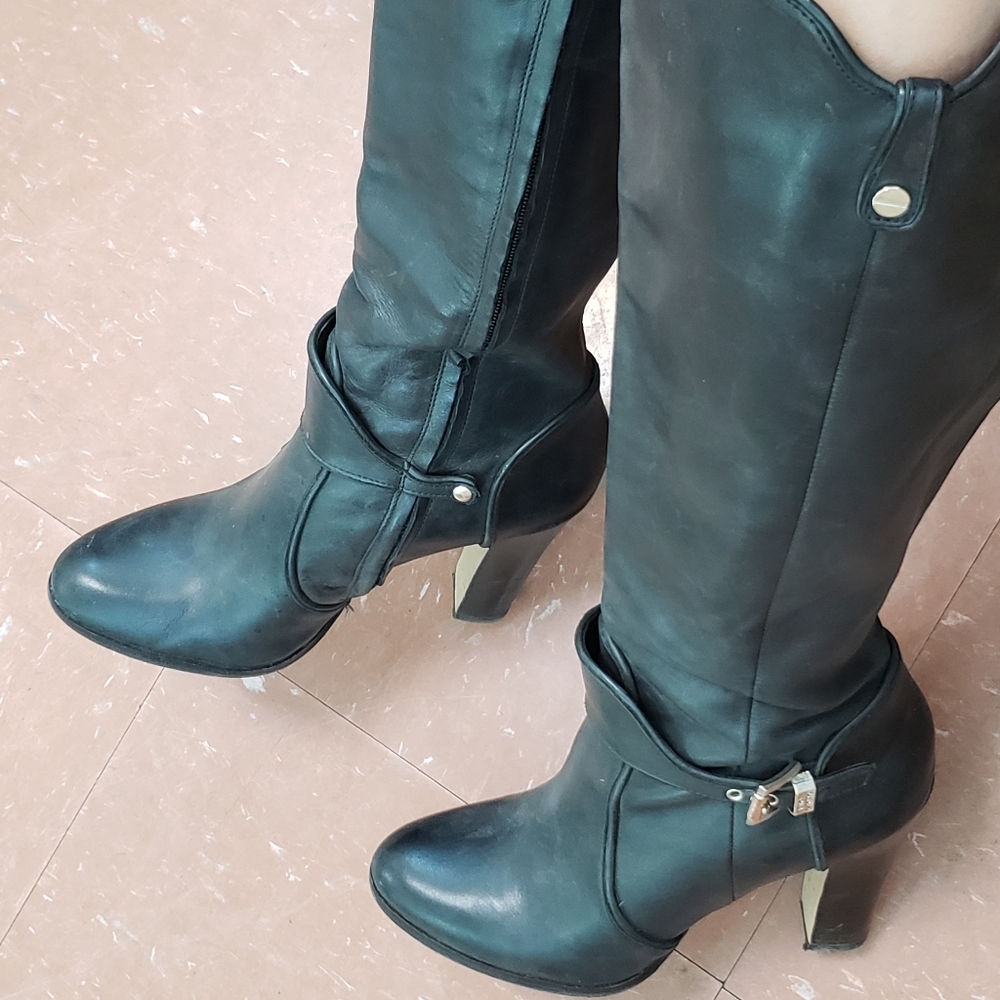 Black Leather Vince Camuto boots 8